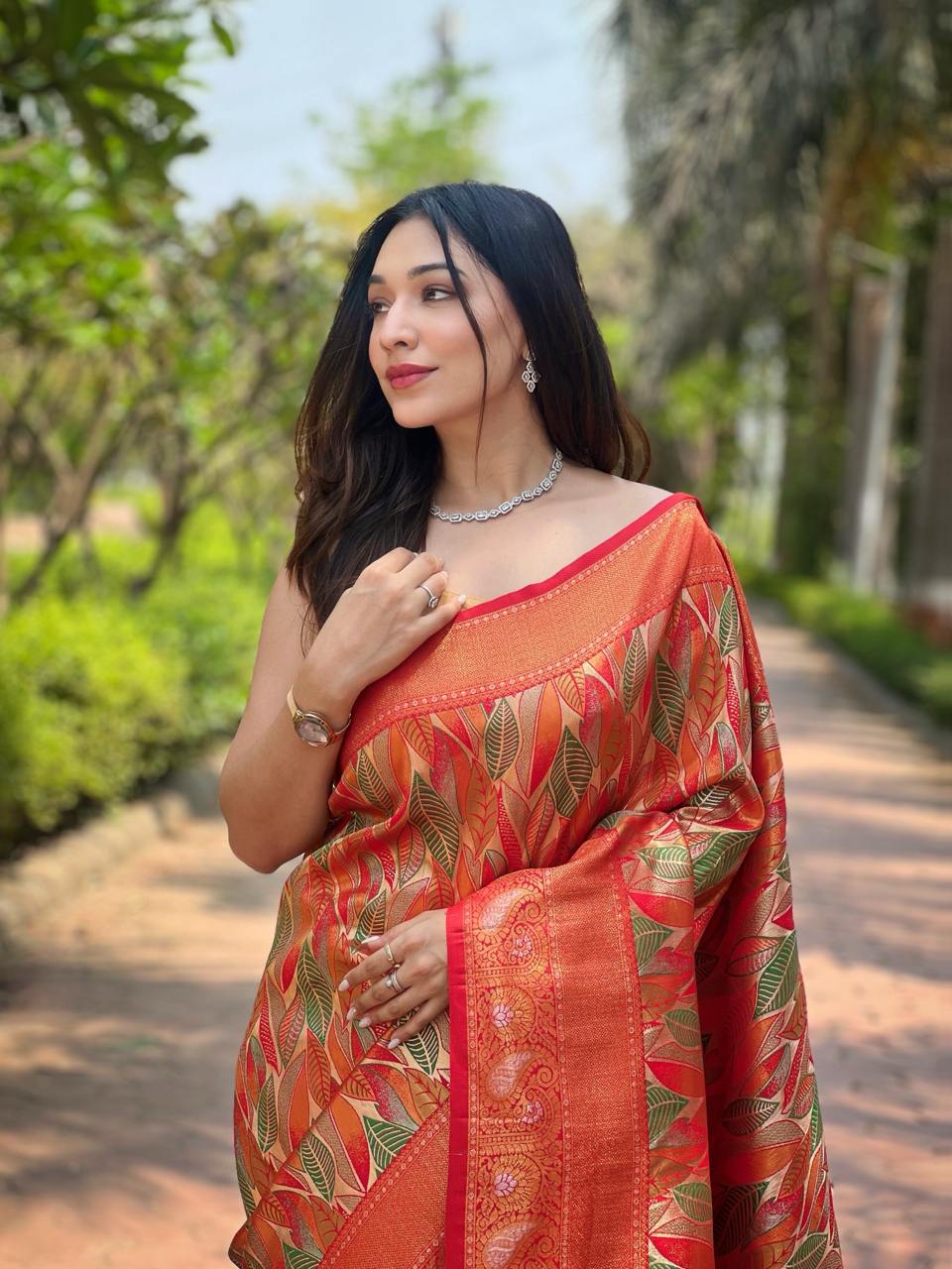 Women's Luxurious Pista Green & Pink Art Silk Saree with Intricate Leaf Weave & Broad Zari Border – Ideal for Festive & Wedding Occasions