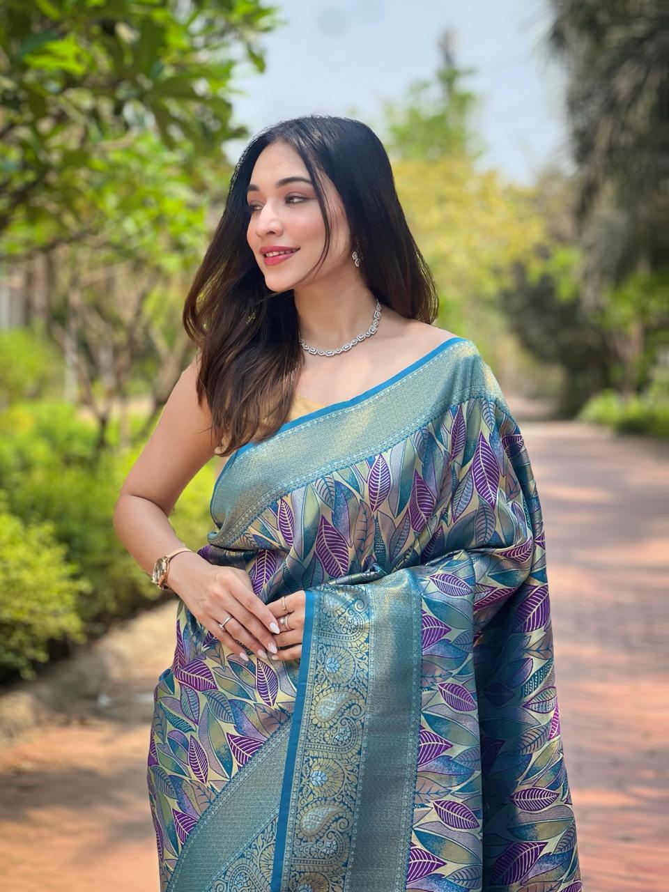 Women's Luxurious Pista Green & Pink Art Silk Saree with Intricate Leaf Weave & Broad Zari Border – Ideal for Festive & Wedding Occasions