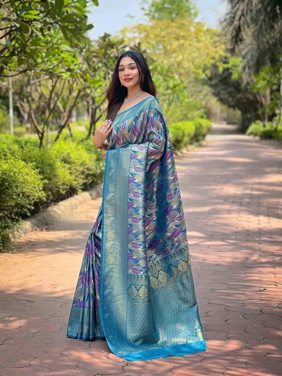 Women's Luxurious Pista Green & Pink Art Silk Saree with Intricate Leaf Weave & Broad Zari Border – Ideal for Festive & Wedding Occasions