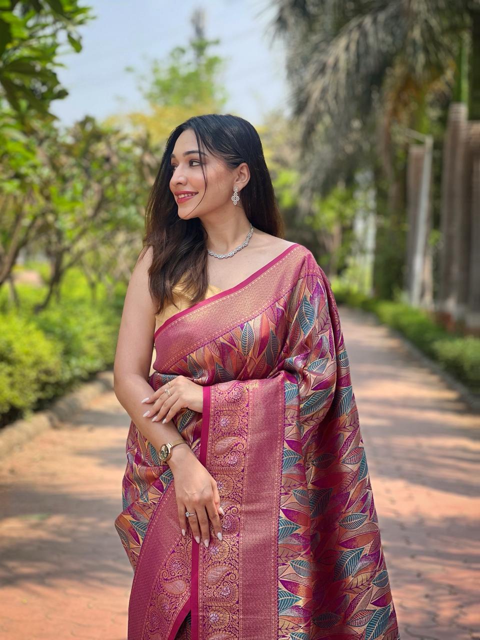 Women's Luxurious Pista Green & Pink Art Silk Saree with Intricate Leaf Weave & Broad Zari Border – Ideal for Festive & Wedding Occasions