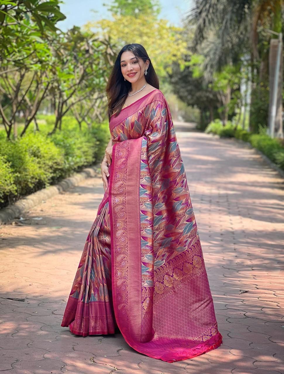 Women's Luxurious Pista Green & Pink Art Silk Saree with Intricate Leaf Weave & Broad Zari Border – Ideal for Festive & Wedding Occasions