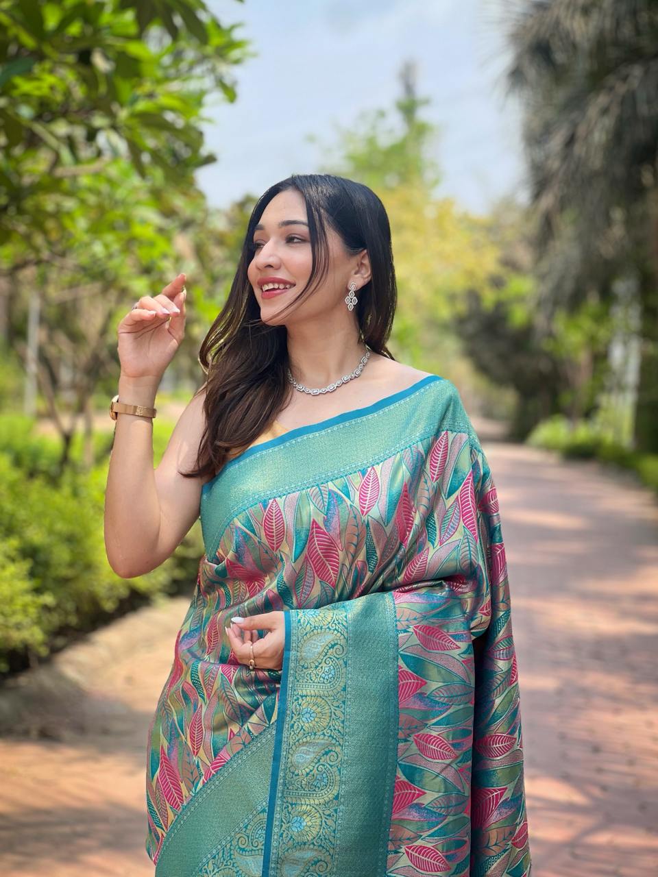 Women's Luxurious Pista Green & Pink Art Silk Saree with Intricate Leaf Weave & Broad Zari Border – Ideal for Festive & Wedding Occasions