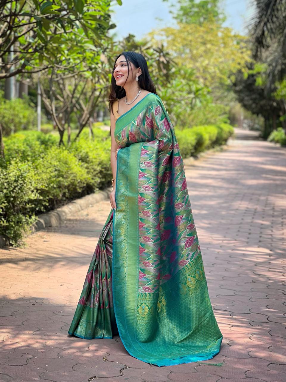Women's Luxurious Pista Green & Pink Art Silk Saree with Intricate Leaf Weave & Broad Zari Border – Ideal for Festive & Wedding Occasions