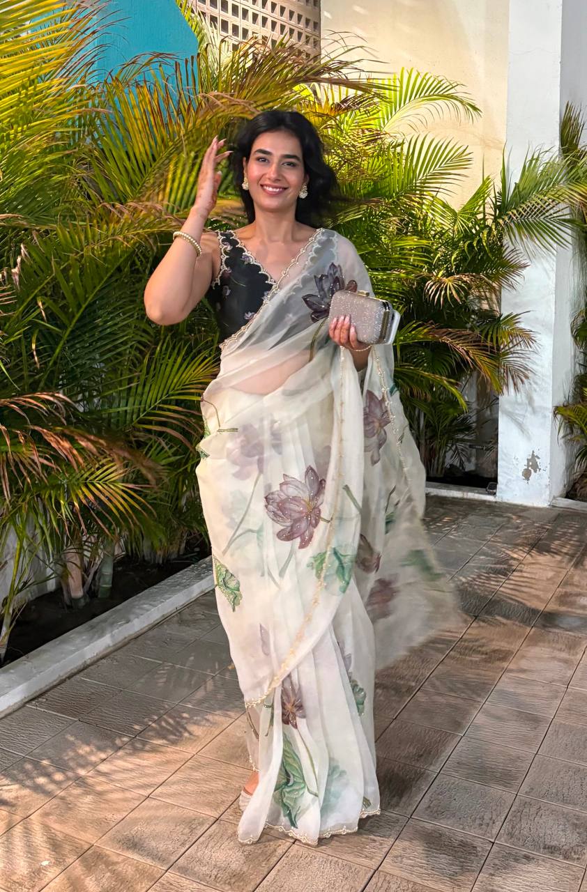 Women's Exquisite Lavender & White Organza Saree with Hand-Painted Lotus Floral Motifs & Gold Embellished Border – Complete with Matching Printed Blouse for Festive & Special Occasions