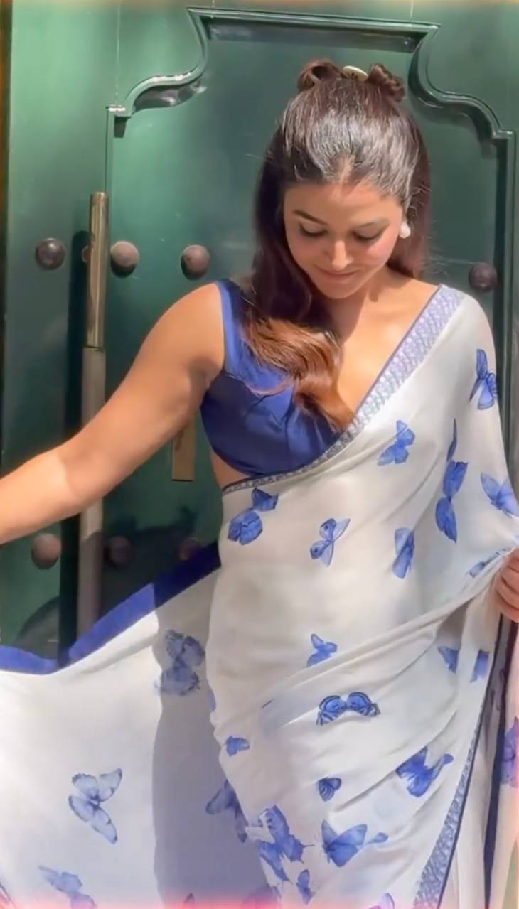 Women's Chic Snow White Georgette Saree with Vibrant Blue Butterfly Digital Print & Contrasting Border – Perfect for Casual Outings & Day Events